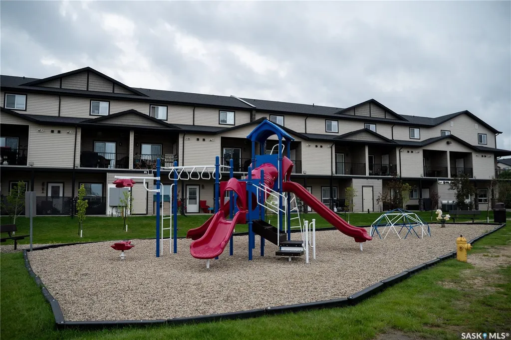 3806 Dewdney Avenue E Regina SK S4Z 0A6