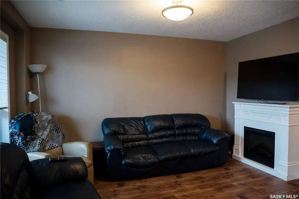 3806 Dewdney Avenue E Regina SK S4Z 0A6