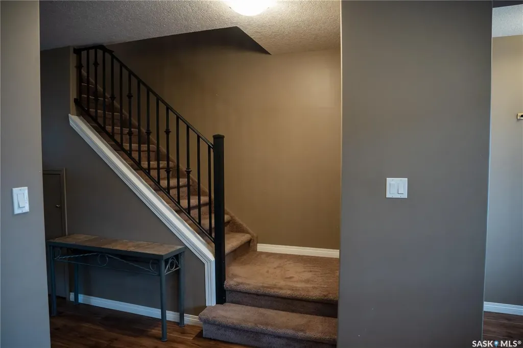 3806 Dewdney Avenue E Regina SK S4Z 0A6