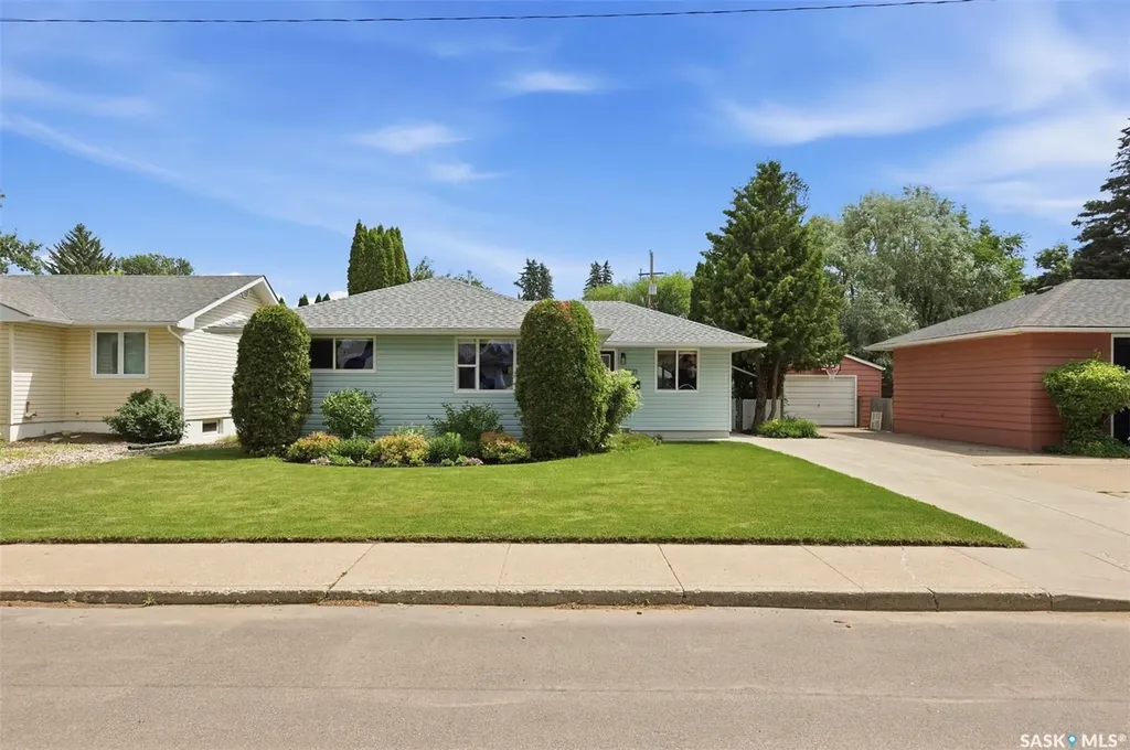 2221 Munroe Avenue S Saskatoon SK S7J 1S2