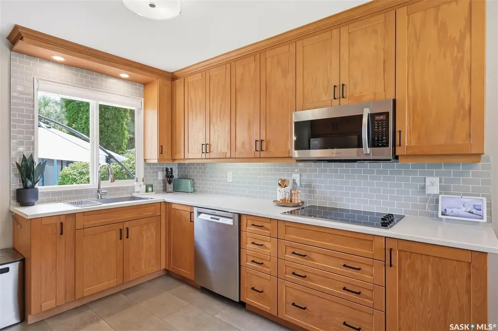 2221 Munroe Avenue S Saskatoon SK S7J 1S2