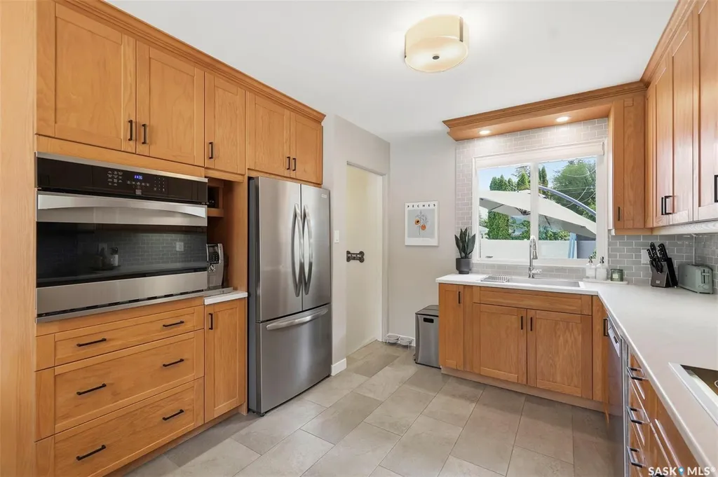 2221 Munroe Avenue S Saskatoon SK S7J 1S2