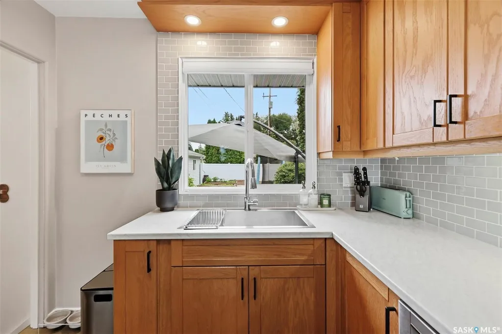 2221 Munroe Avenue S Saskatoon SK S7J 1S2