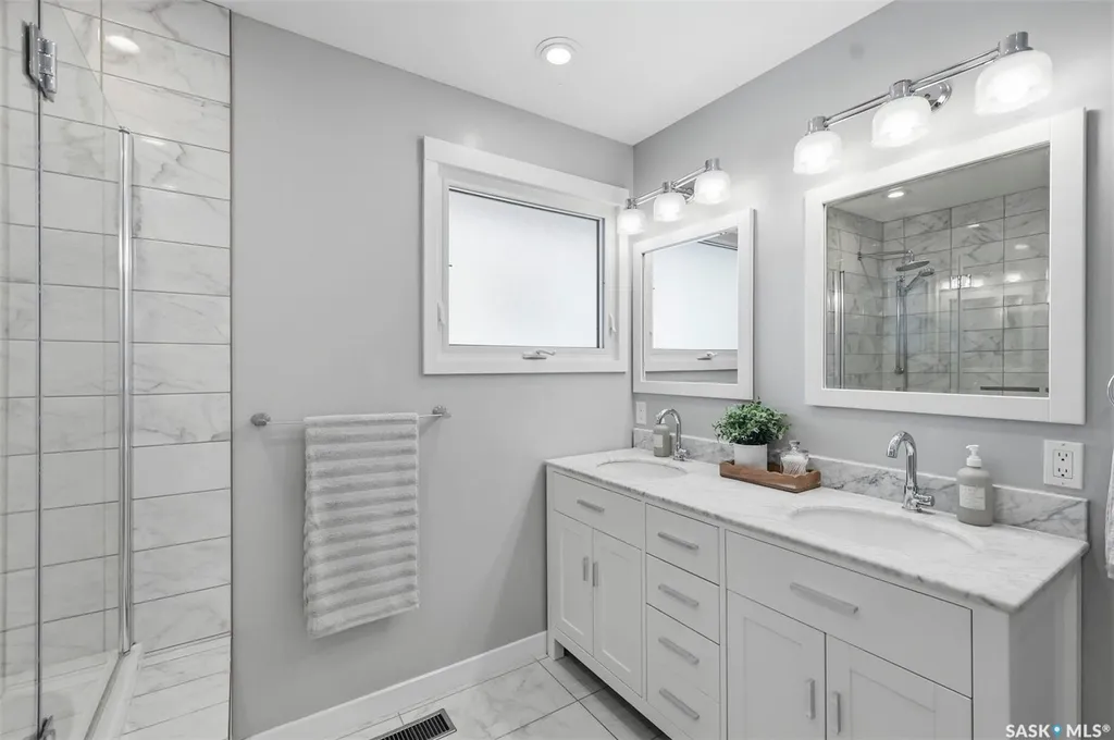 2221 Munroe Avenue S Saskatoon SK S7J 1S2