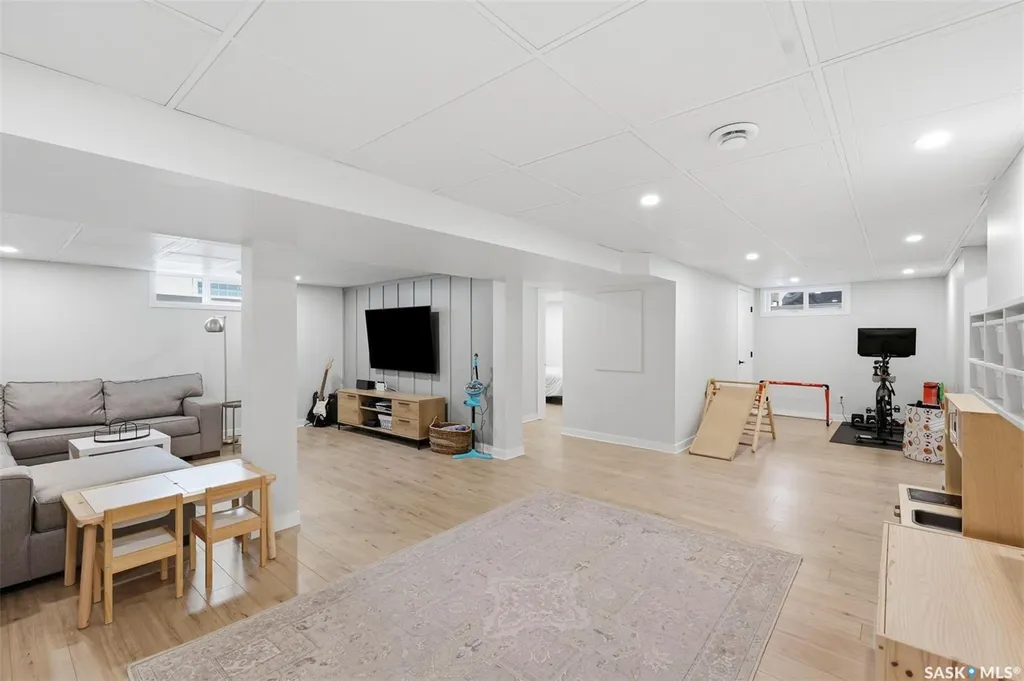 2221 Munroe Avenue S Saskatoon SK S7J 1S2