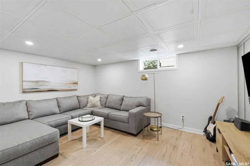2221 Munroe Avenue S Saskatoon SK S7J 1S2