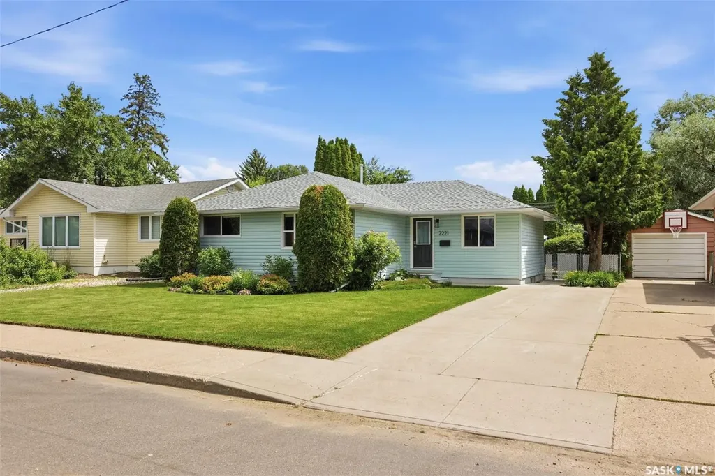 2221 Munroe Avenue S Saskatoon SK S7J 1S2