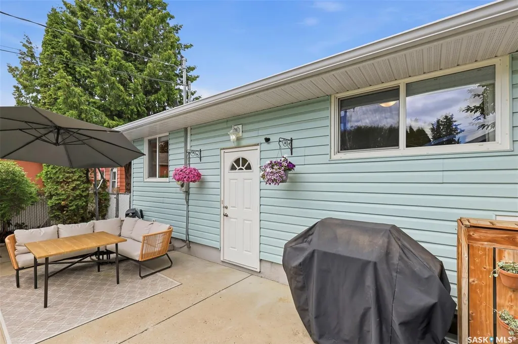 2221 Munroe Avenue S Saskatoon SK S7J 1S2