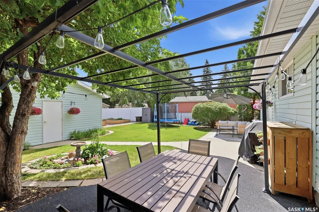 2221 Munroe Avenue S Saskatoon SK S7J 1S2