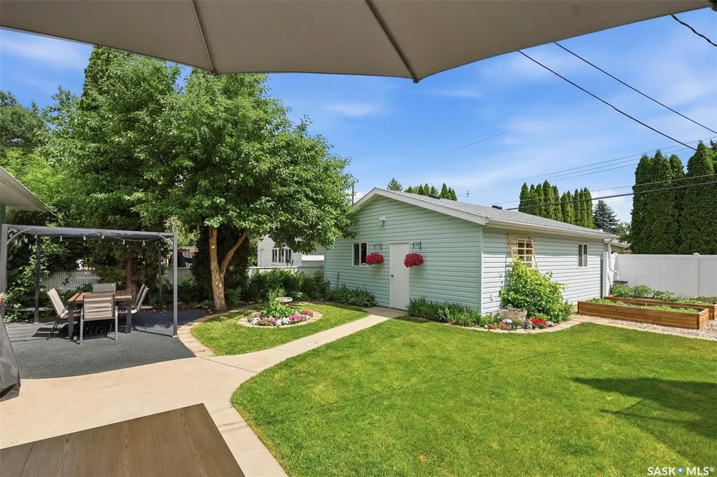 2221 Munroe Avenue S Saskatoon SK S7J 1S2