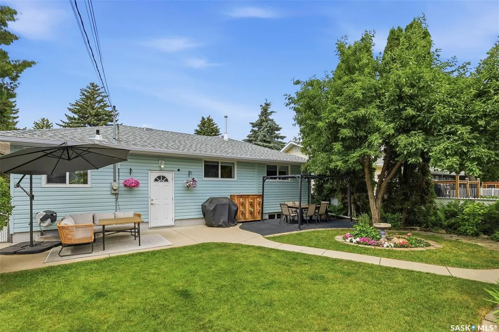 2221 Munroe Avenue S Saskatoon SK S7J 1S2
