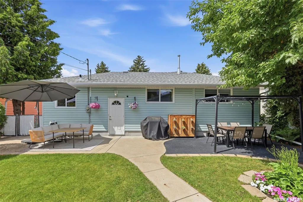 2221 Munroe Avenue S Saskatoon SK S7J 1S2