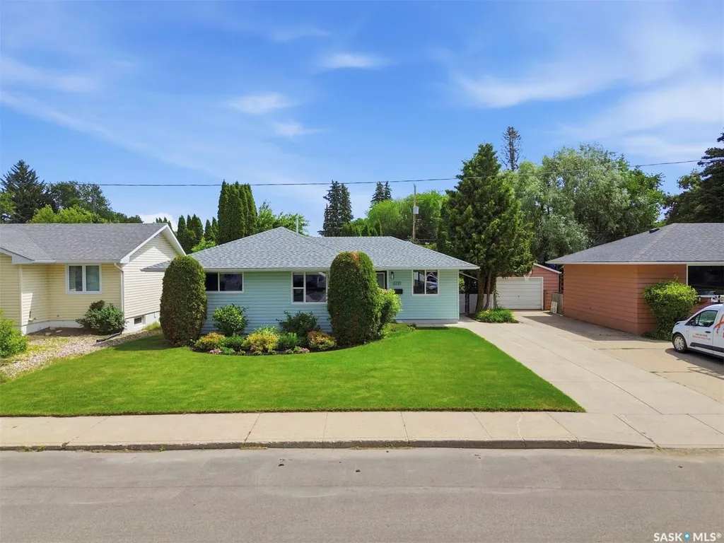 2221 Munroe Avenue S Saskatoon SK S7J 1S2
