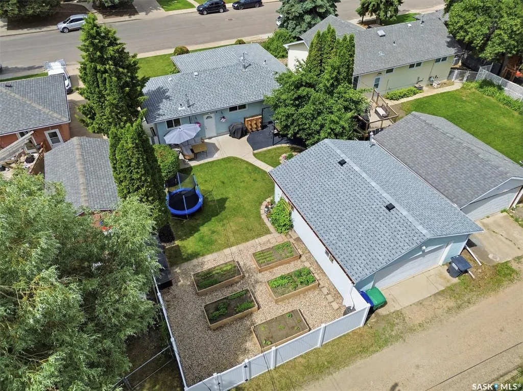 2221 Munroe Avenue S Saskatoon SK S7J 1S2
