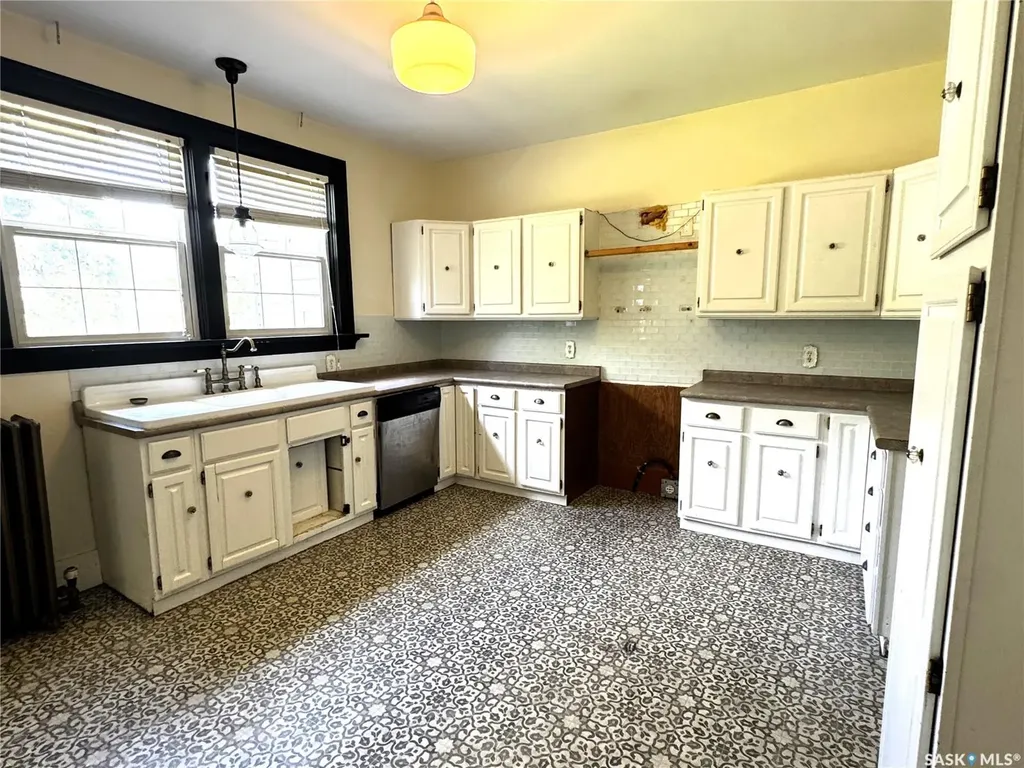 215 7th Avenue E Shaunavon SK S0N 2M0