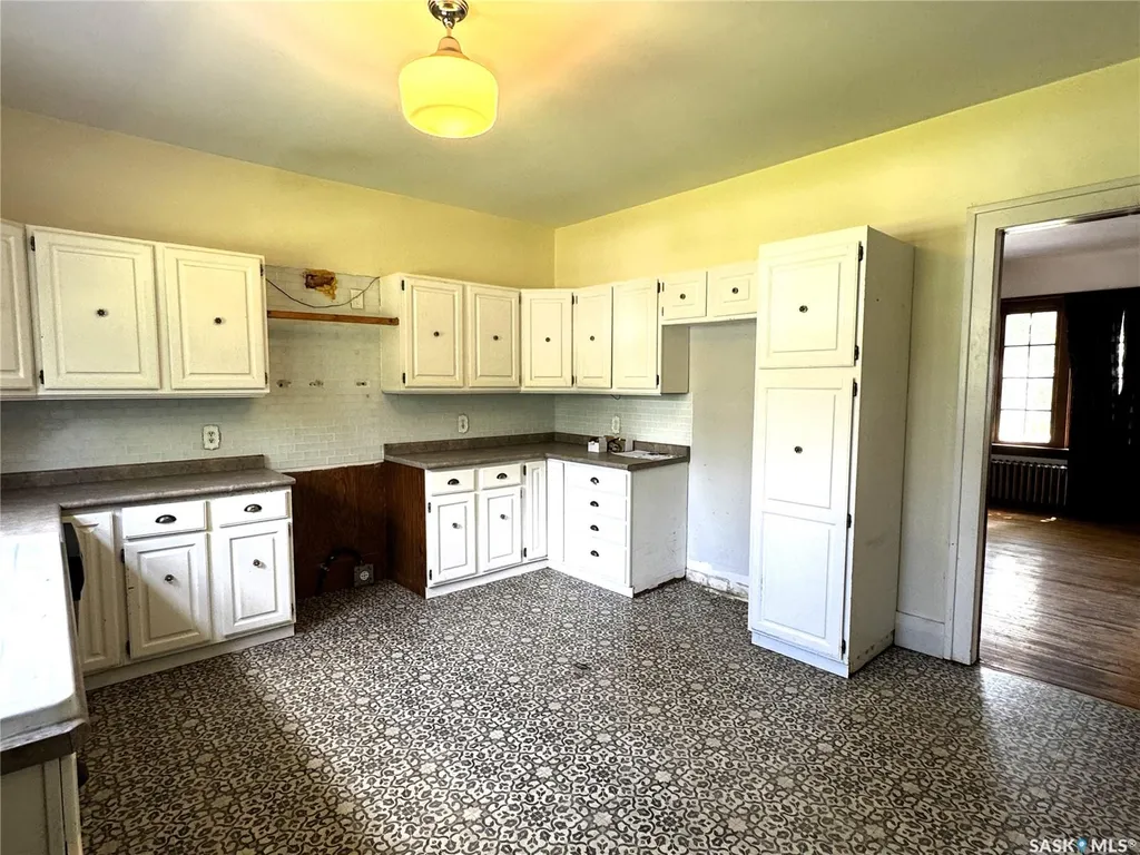 215 7th Avenue E Shaunavon SK S0N 2M0
