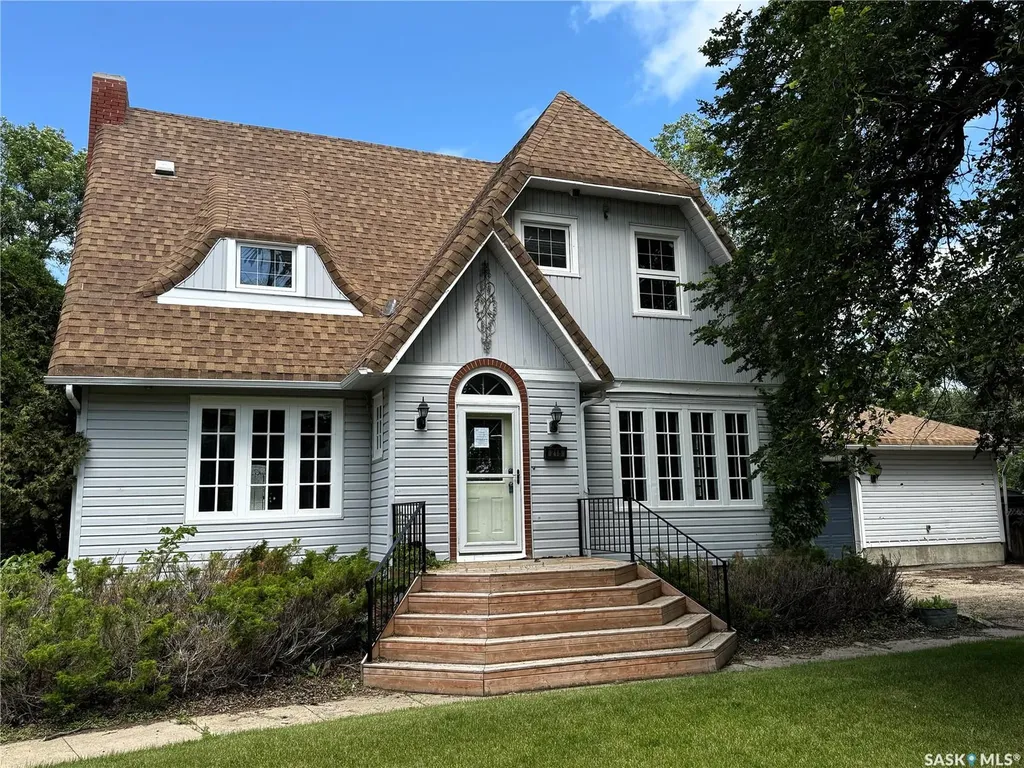 215 7th Avenue E Shaunavon SK S0N 2M0
