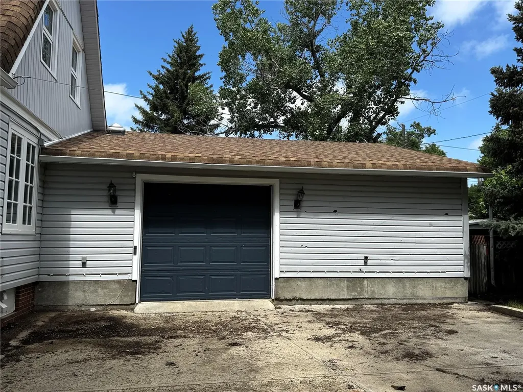 215 7th Avenue E Shaunavon SK S0N 2M0