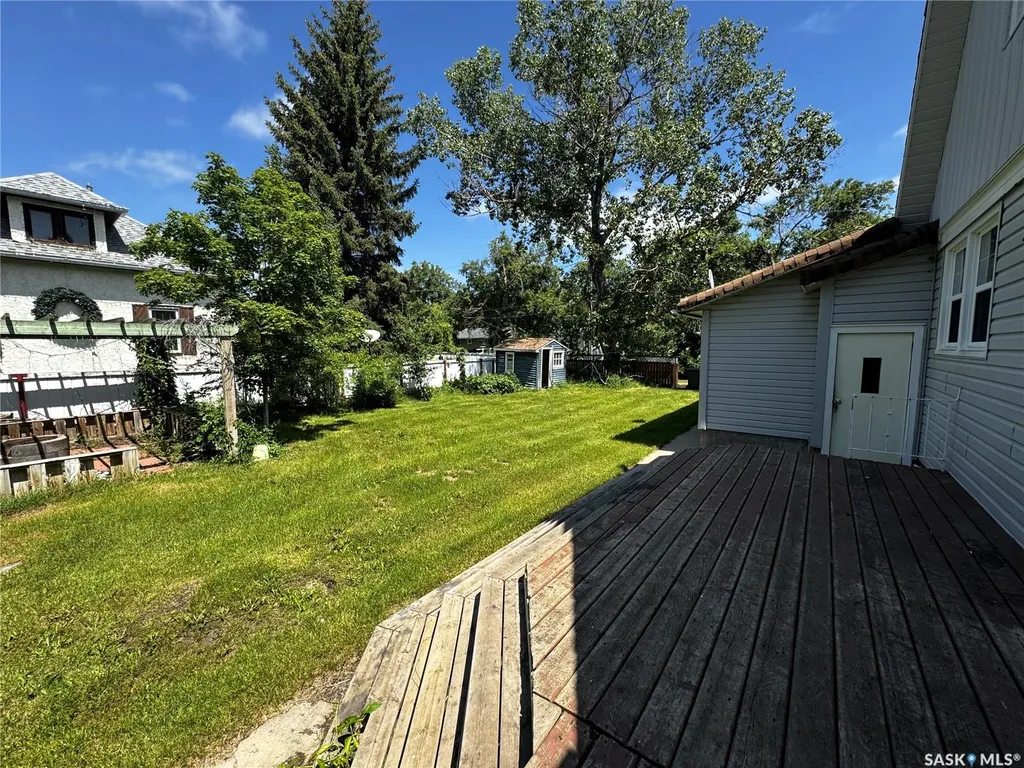 215 7th Avenue E Shaunavon SK S0N 2M0