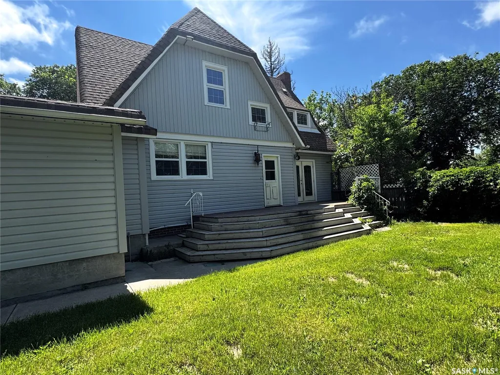 215 7th Avenue E Shaunavon SK S0N 2M0