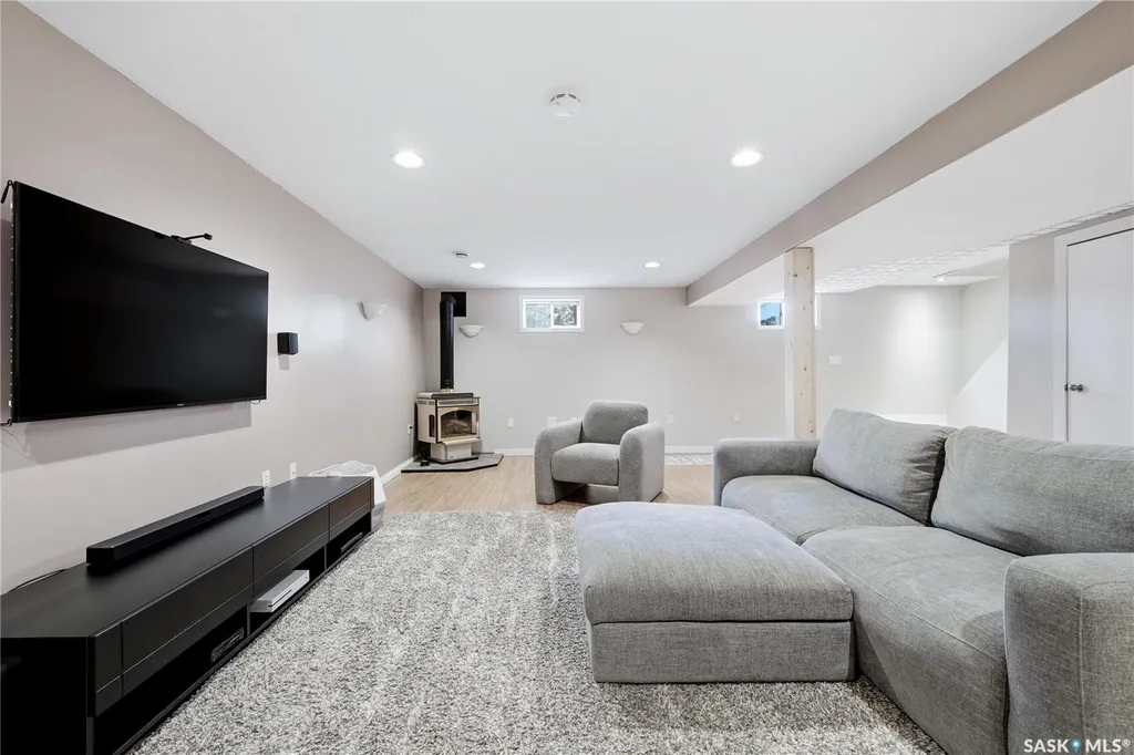 2775 Rothwell Street Regina SK S4N 2E3
