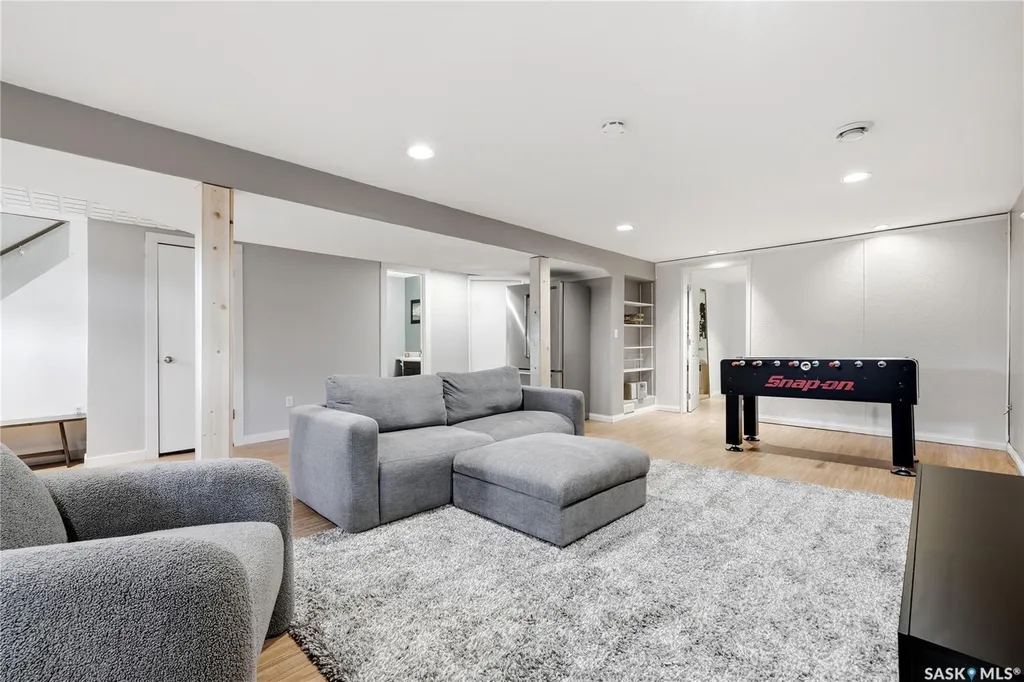 2775 Rothwell Street Regina SK S4N 2E3