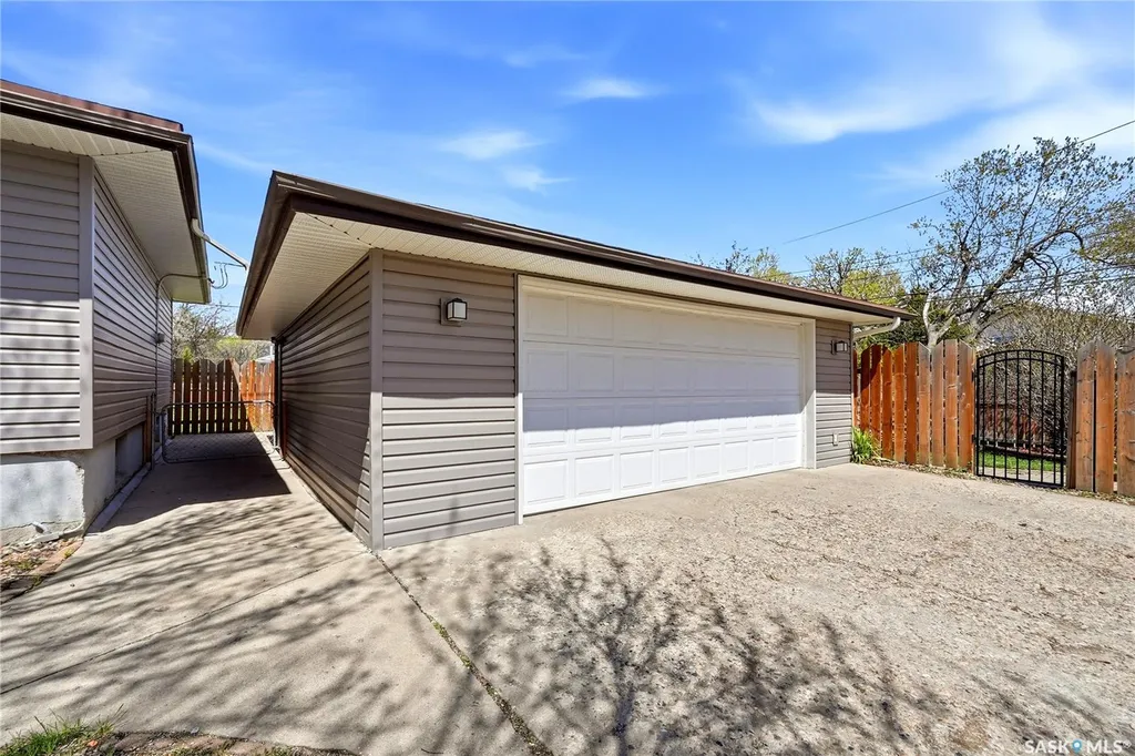 2775 Rothwell Street Regina SK S4N 2E3