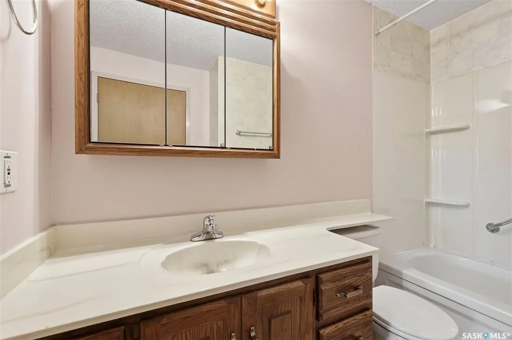 610 Hilliard Street W Saskatoon SK S7M 5L5
