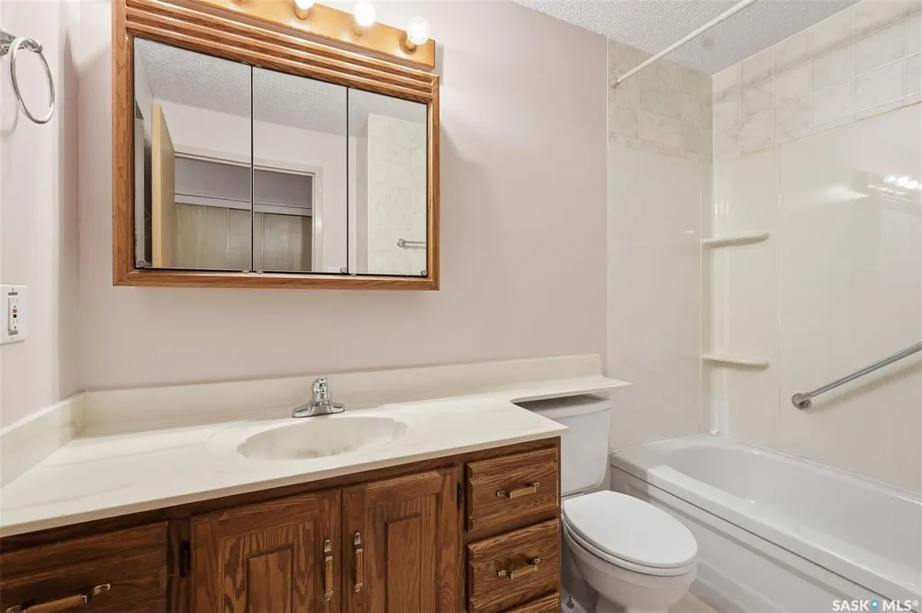 610 Hilliard Street W Saskatoon SK S7M 5L5