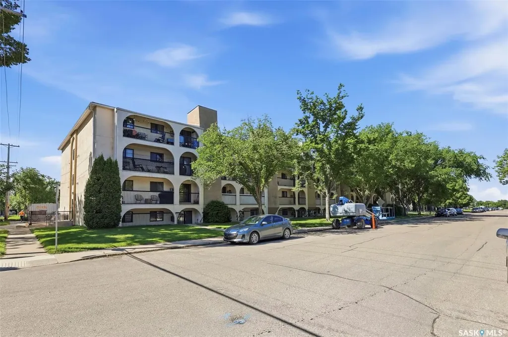 610 Hilliard Street W Saskatoon SK S7M 5L5