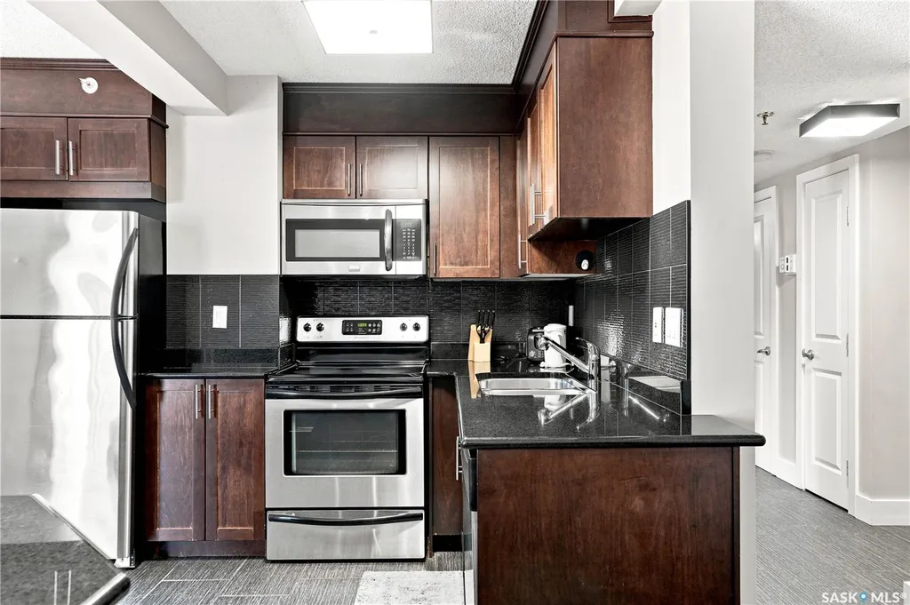 320 5th Avenue N Saskatoon SK S7K 2P5