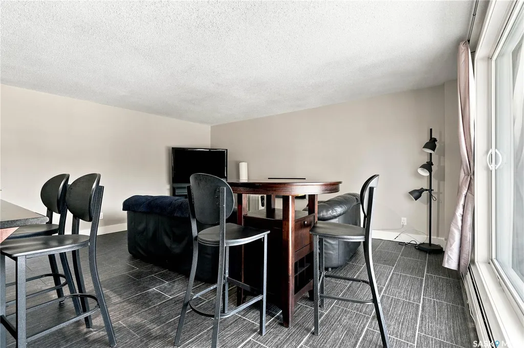 320 5th Avenue N Saskatoon SK S7K 2P5