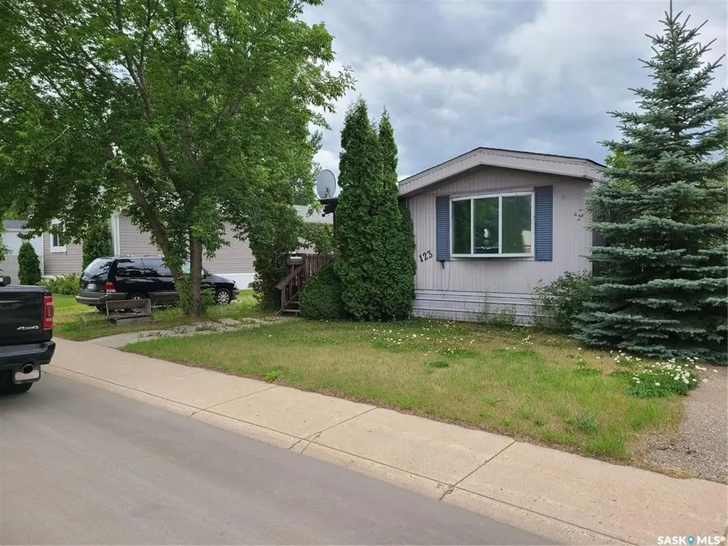 123 Lochrie Crescent Saskatoon SK S7M 5E3