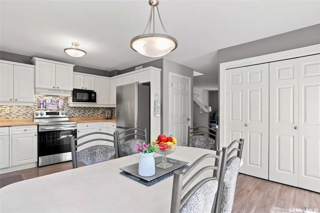 885 Manor Heights Martensville SK S0K 2T2