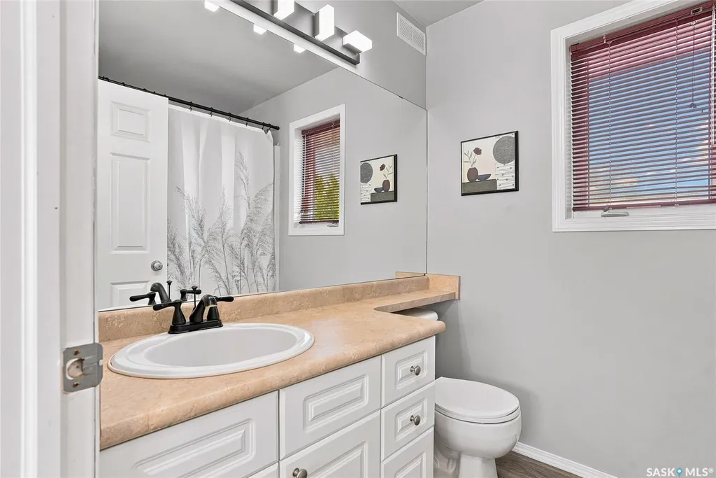 885 Manor Heights Martensville SK S0K 2T2