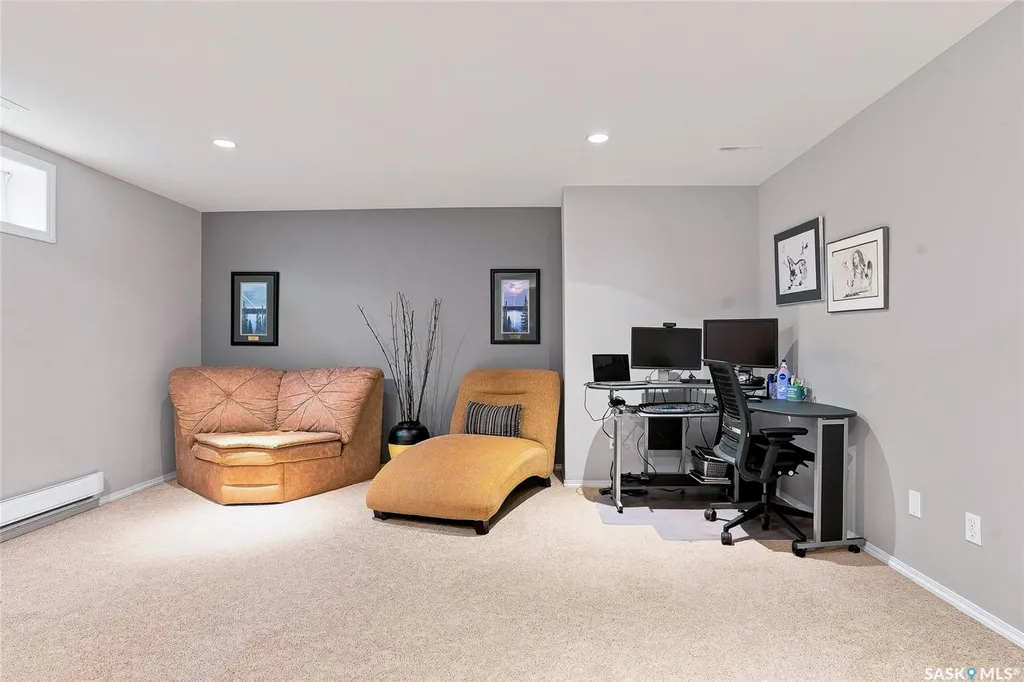 885 Manor Heights Martensville SK S0K 2T2