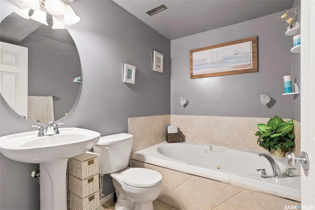 885 Manor Heights Martensville SK S0K 2T2