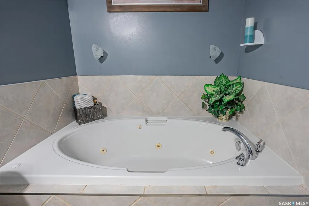 885 Manor Heights Martensville SK S0K 2T2