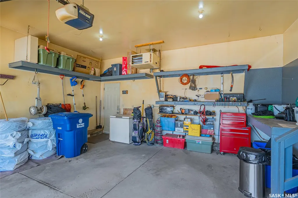 885 Manor Heights Martensville SK S0K 2T2