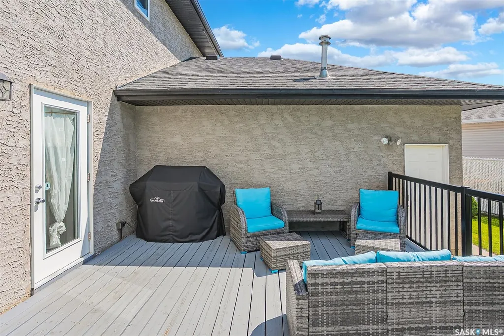 885 Manor Heights Martensville SK S0K 2T2