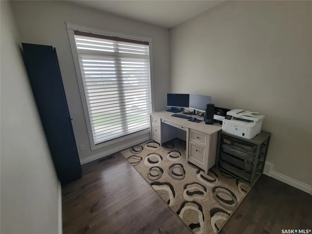 718 Patrick Bay Saskatoon SK S7W 0G3
