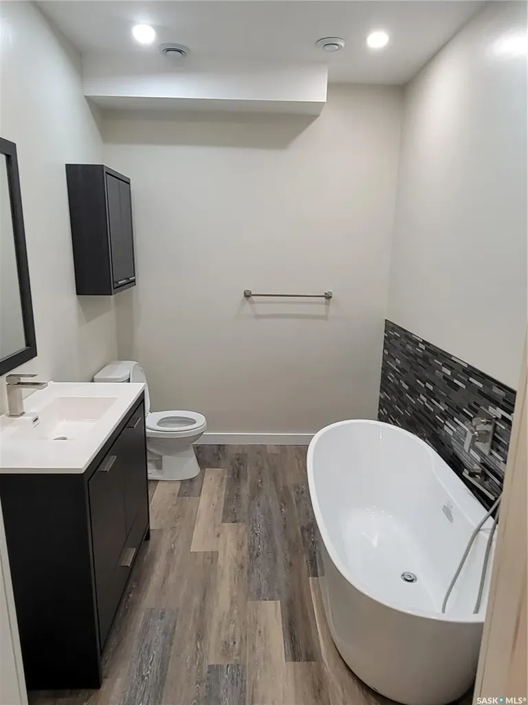 718 Patrick Bay Saskatoon SK S7W 0G3