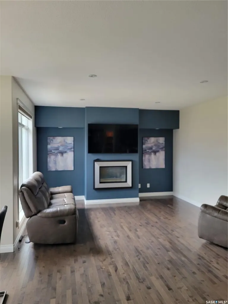 718 Patrick Bay Saskatoon SK S7W 0G3