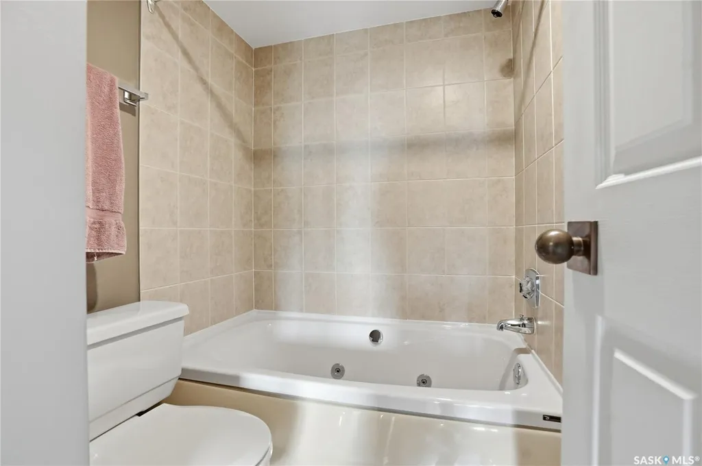 424 Spadina Crescent E Saskatoon SK S7K 6X7