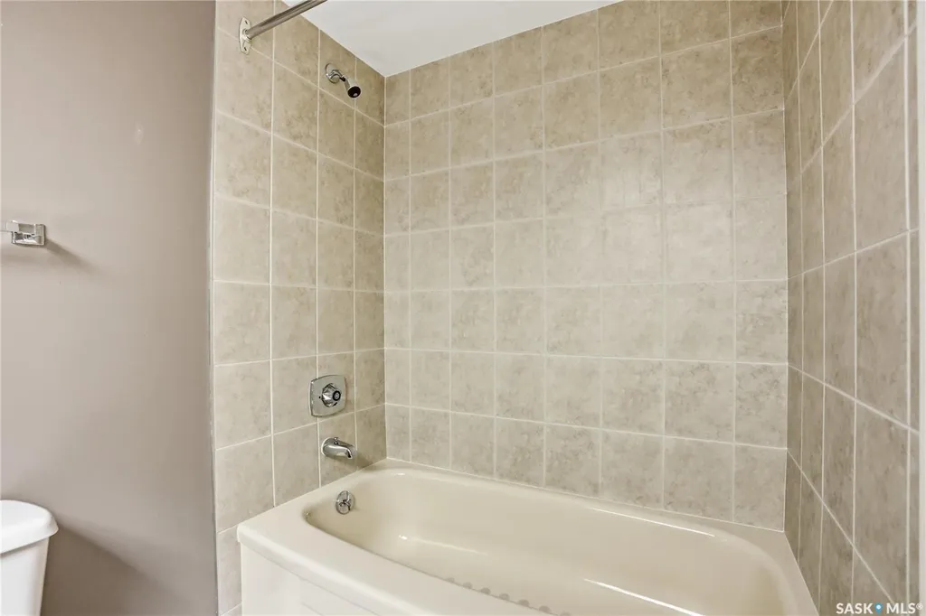424 Spadina Crescent E Saskatoon SK S7K 6X7