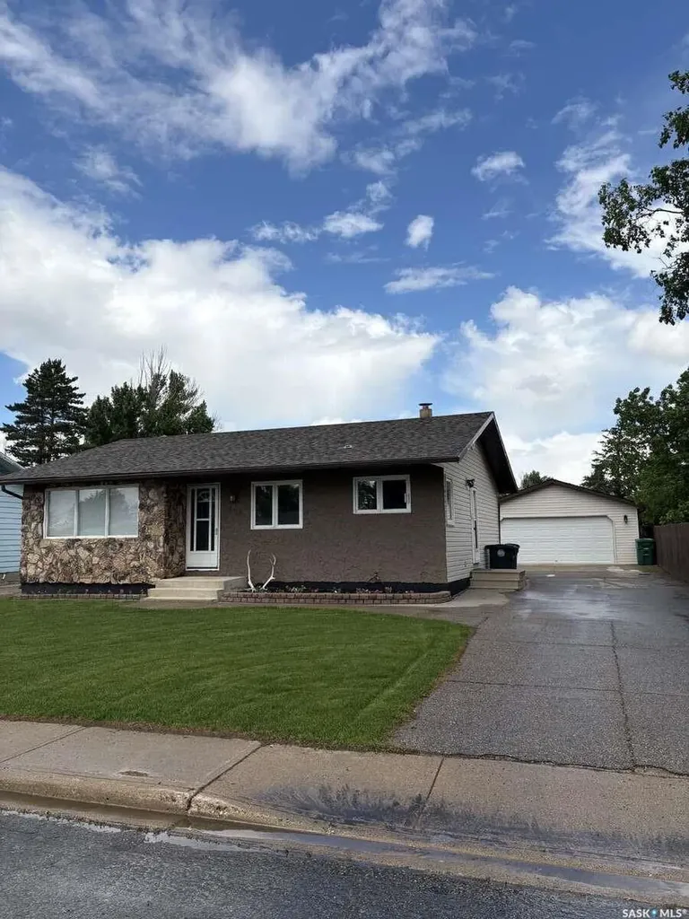 405 7th Avenue W Biggar SK S0K 0M0