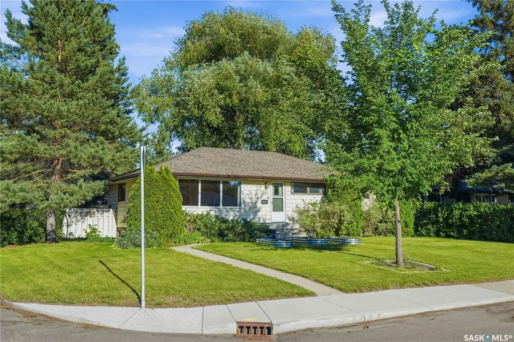 2301 Cairns Avenue Saskatoon SK S7J 1T9