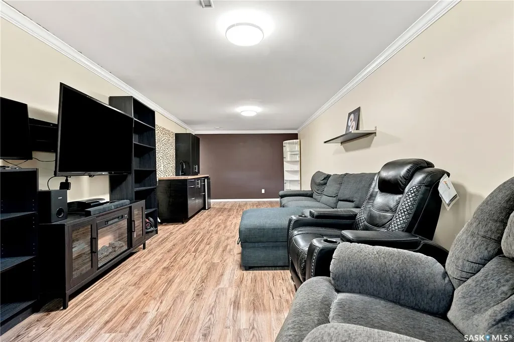 2301 Cairns Avenue Saskatoon SK S7J 1T9