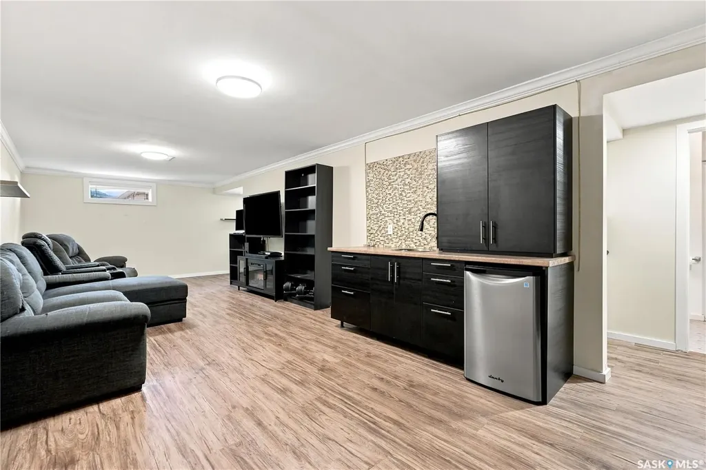 2301 Cairns Avenue Saskatoon SK S7J 1T9