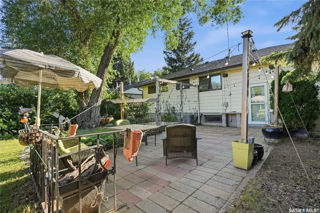 2301 Cairns Avenue Saskatoon SK S7J 1T9